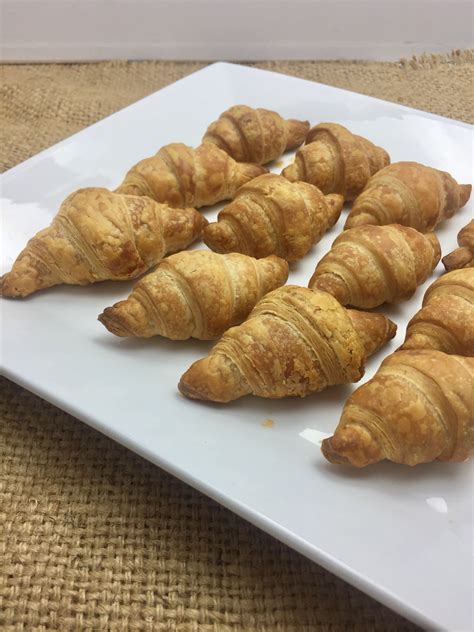 MINI CROISSANT - King of Cakes