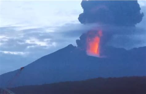 日本櫻島火山「爆炸式噴發」畫面曝！噴煙達5000m 小心巨大噴石 Ettoday國際新聞 Ettoday新聞雲