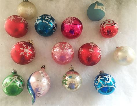 Set Of 14 Vintage Stenciled Ornaments Christmas Tree Etsy Christmas Ornaments Christmas