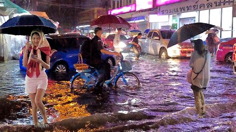 4k Walking In Bangkok Flooded By Record Heavy Rain Storm 🇹🇭 Thailand