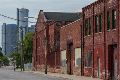 Detroit Old Brick Victorian Home Editorial Image Image Of Vines