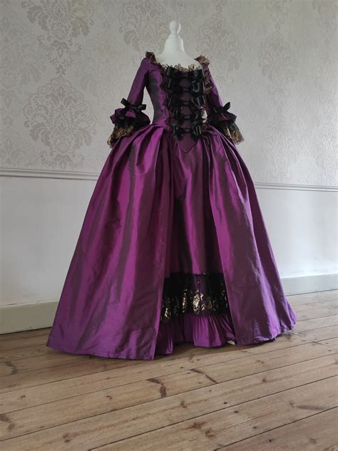 Robe Marie Antoinette En Soie Rococo Fashion Victorian Fashion 1700