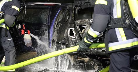 Technischer Defekt L St Fahrzeugbrand Aus Radio Ramasuri