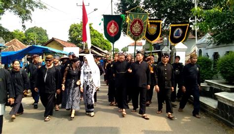 Ini Yang Harus Kamu Ketahui Kirab Panji Keraton Sumedang Larang