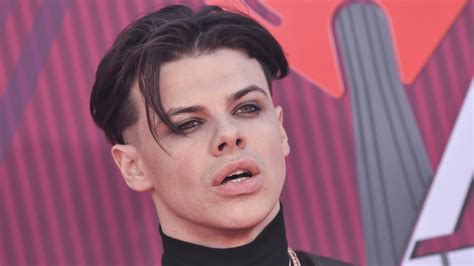 Yungblud And Machine Gun Kelly Release New Video For Acting Like That