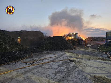 Extinguido El Incendio En Una Planta De Reciclaje De San Antonio De Requena