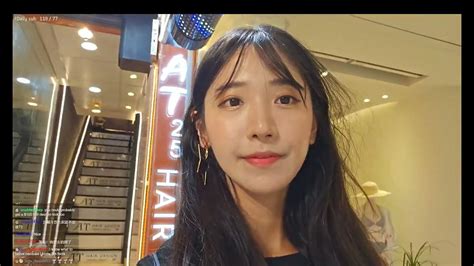 企鵝妹買星星耳環 店家幫她戴上 Jinny Buys Star Earrings And The Store Helps Her Put Them On Youtube