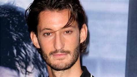 Gala Video Bienveillant Et L Gant Pierre Niney Se Souvient De