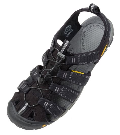 Keen Men's Clearwater CNX Water Shoes Black/Gargoyle at SwimOutlet.com