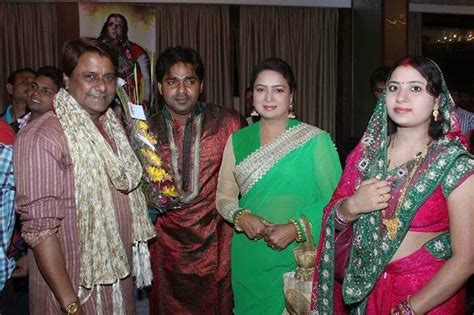 Pawan singh Wife Neelam Photo - Bollywood News, Bhojpuri News ...