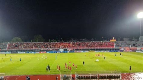 Big Match Liga Borneo Fc Jamu Bali United Di Stadion Batakan Serdadu