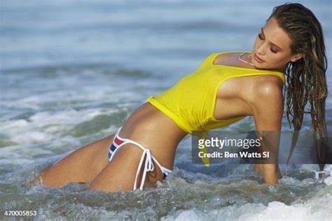 Model Hannah Davis Poses For The 2014 Sports Illustrated Swimsuit Photo D Actualité Getty