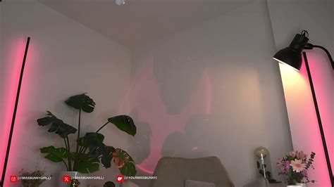 Cute Latina Show Cam