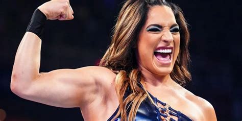 5 Female Wrestlers In WWE With Eye-Catching Physiques (& 5 That Look ...