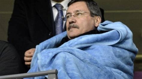 Ebrar Karakurt u hedef gösteren Melih Gökçek durmuyor Tek geri