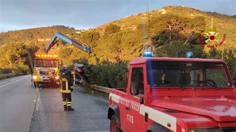 A Auto Si Ribalta Tra Rocca Di Capri Leone E Brolo Foto