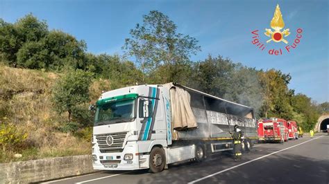 Incendio Di Un Automezzo Adibito Al Trasporto Di Acqua Potabile Sulla