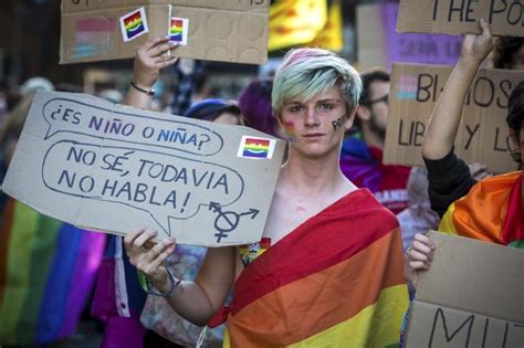 Masiva Manifestaci N En Valencia Por El D A Del Orgullo Gay