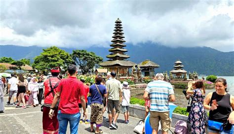 NUSABALI Libur Natal Wisatawan Serbu Tabanan