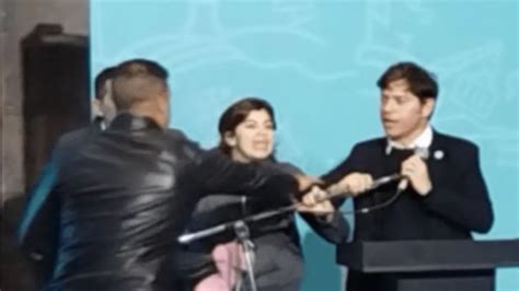 Axel Kicillof quiere reunirse con mujer que lo interrumpió en un acto