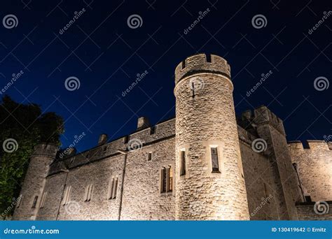 Tower of London at Night editorial photography. Image of kingdom ...