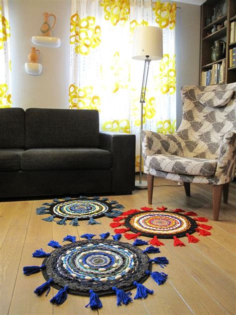 the living room is clean and ready for guests to use it as a placemat