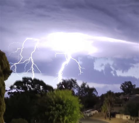 First decent thunderstorm in a while. : r/perth