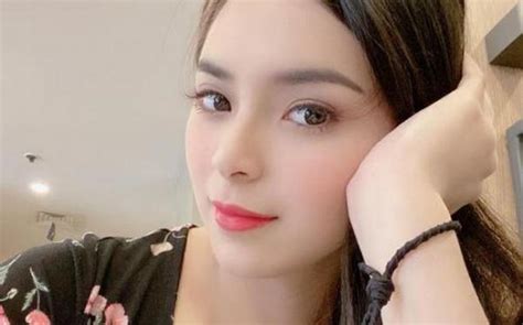 Intip Outfit Cantik Ala Cicilia Pinontoan Pramugari Yang Terseret Isu