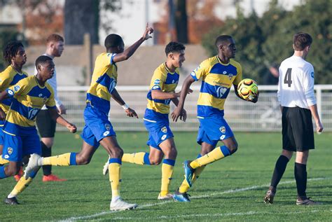 Football Quand Les Supporters Du Fc Sochaux Mettent Le Feu Au Stade Blum