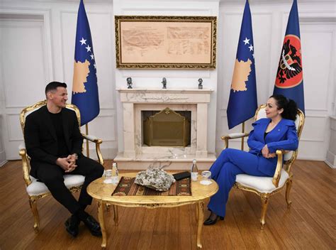 Presidentja Osmani Priti N Takim Boksierin Kosovar Me Fam Rore