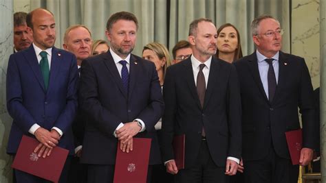 Polacy Krytycznie O Decyzji Donalda Tuska W Sprawie Ministr W Nowy