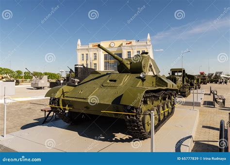 Combatti Il Carro Armato Sovietico Una Mostra Del Museo Militare