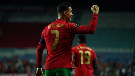 Portugal 5 0 Luxembourg Cristiano Ronaldo Hits Hat Trick In Rout As Bruno Fernandes Also Scores