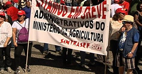 G1 Servidores Federais Fazem Passeata E Interditam A Avenida Rio