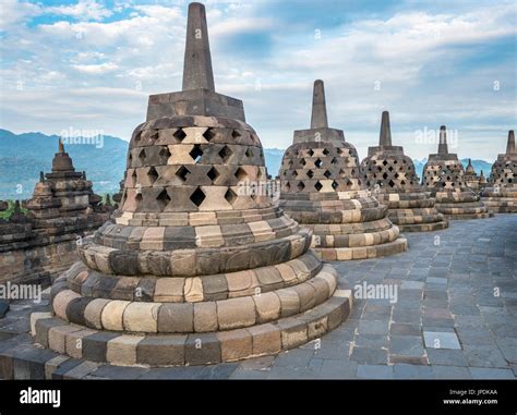 Complejo Del Templo De Borobudur Stupas Borobudur Yogyakarta Java