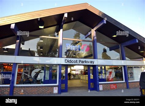 Didcot Parkway Railway Station, Oxfordshire, Britain, UK Stock Photo ...