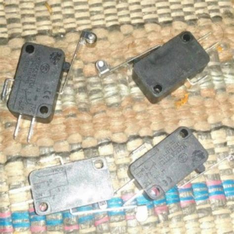 Jual Micro Limit Switch Plat Panjang Roda Omron V C Roller