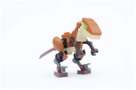 Velociraptor LEGO Jurassic World dinosaur build