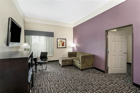 La Quinta Inn & Suites by Wyndham Canton MS | Canton, MS Hotels