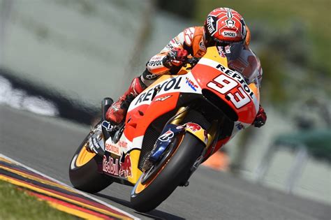 Motogp Marquez Smashes His Own Lap Record To Take Pole Position At