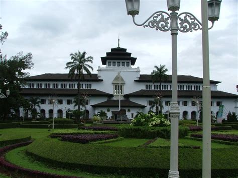 Wisata Sejarah Gedung Sate Di Bandung Lokasi Harga Tiket Masuk