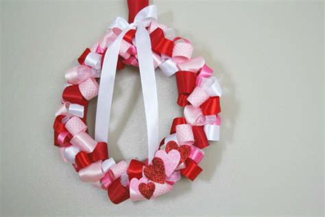 Valentine's Day: Ribbon Wreath | MISSY SUE