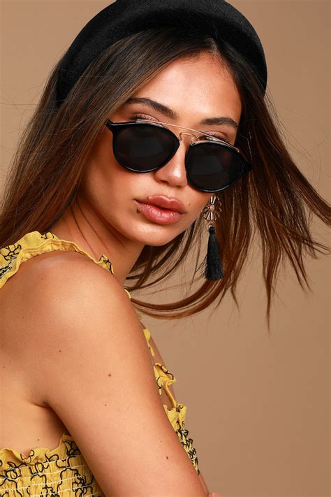 Chic Black And Gold Sunnies Round Sunglasses Brow Bar Sunnies Lulus