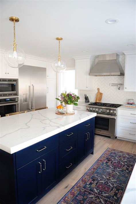 40 Gorgeous White Kitchen Navy Island Design Ideas That Looks So