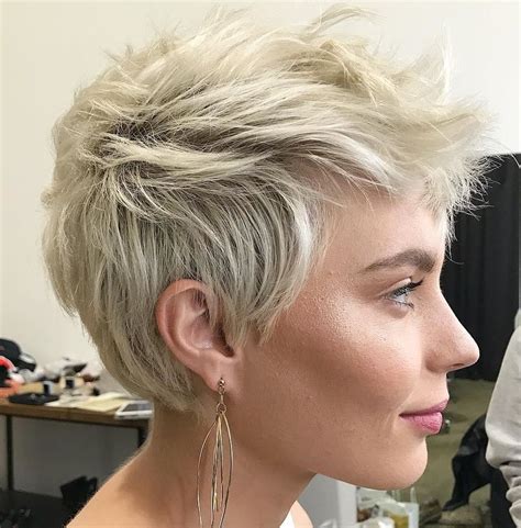 20 Photos Two Tone Feathered Pixie Haircuts