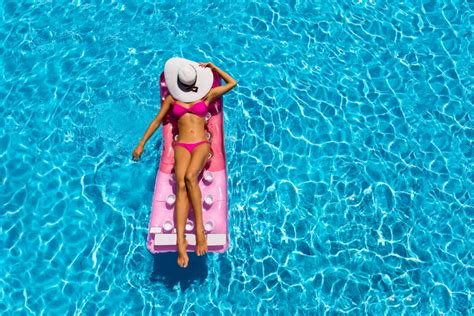 Солнцезащитное молочко с SPF защитой: обзор 4 лучших бьюти-средств