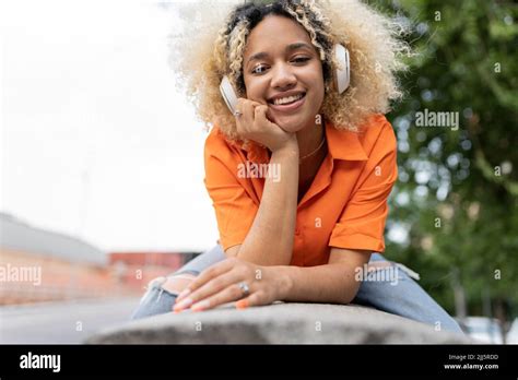 Woman Leaning Elbow On Wall Hi Res Stock Photography And Images Alamy