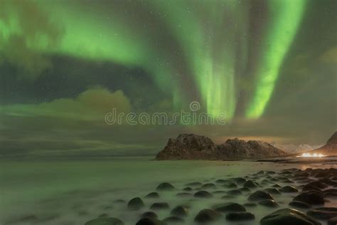 Aurora Boreal En Las Islas De Lofoten Noruega Aurora Borealis Verde