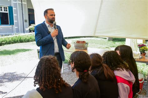 Programa Partiu Museu Promove Visitas Guiadas Para Alunos Da Rede