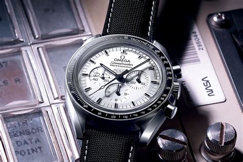 Baselworld 2015 Omega Speedmaster Moonwatch Apollo 13 Silver Snoopy